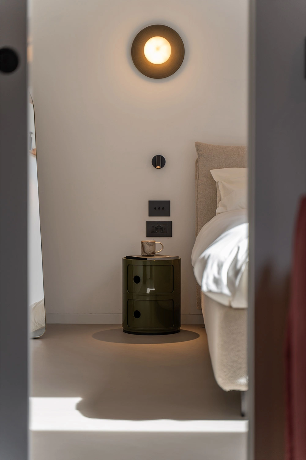 Dettaglio comodino Garda Relais apartment Riva del Garda